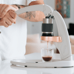 מכונת קפה ידנית ניידת Flair Signature Espresso Maker white